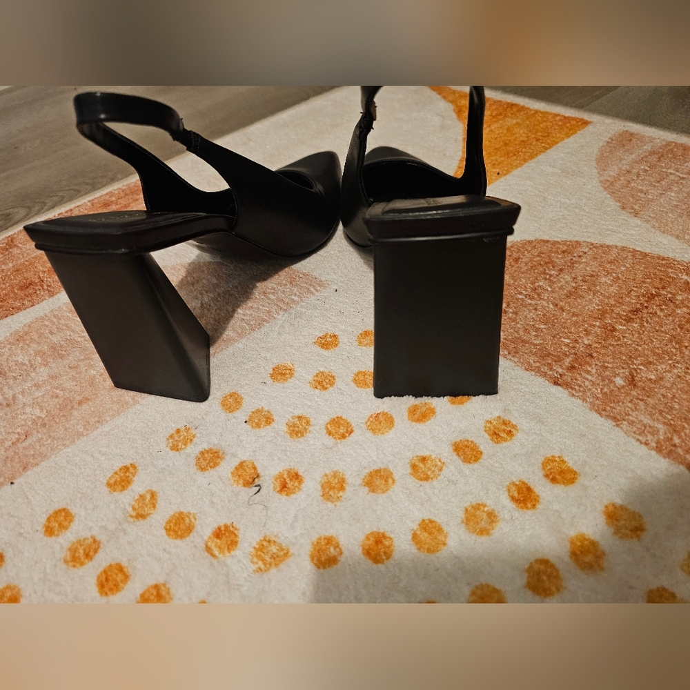 BCBGeneration Trina  Elegant Black Slingback Block Heels New W/O Box Sz 6.5 - Picture 8 of 12